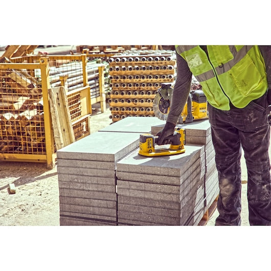 DCE590N-XJ - DEWALT 18V XR Vakuum-Heber Basisvariante
