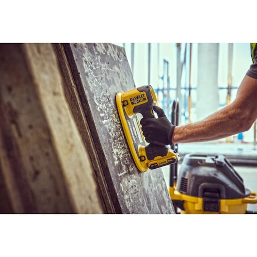 DCE590N-XJ - DEWALT 18V XR Vakuum-Heber Basisvariante