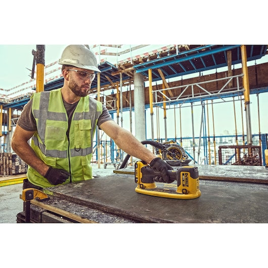 DCE590N-XJ - DEWALT 18V XR Vakuum-Heber Basisvariante