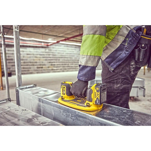 DCE590N-XJ - DEWALT 18V XR Vakuum-Heber Basisvariante