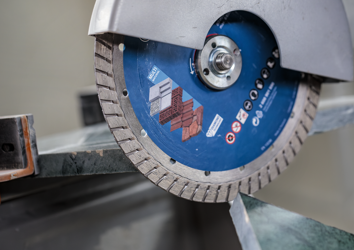 Bosch EXPERT Multi Material Diamanttrennscheiben, 230x22,23x2,4x15 mm