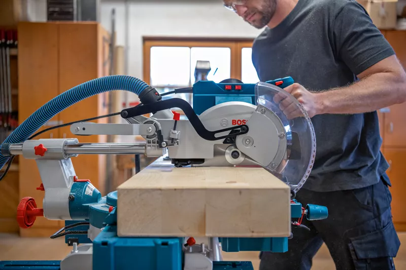 GCM 305-254 D Professional Kapp- und Gehrungssäge