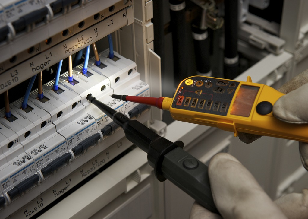 Spannungsprüfer Fluke T150/VDE