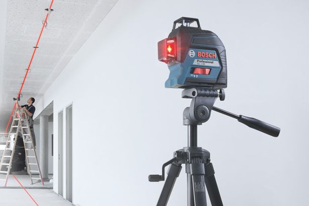 GLL 3-80 Professional Linienlaser im Handwerkerkoffer mit 4 x Batterie (AA), Laserzieltafel