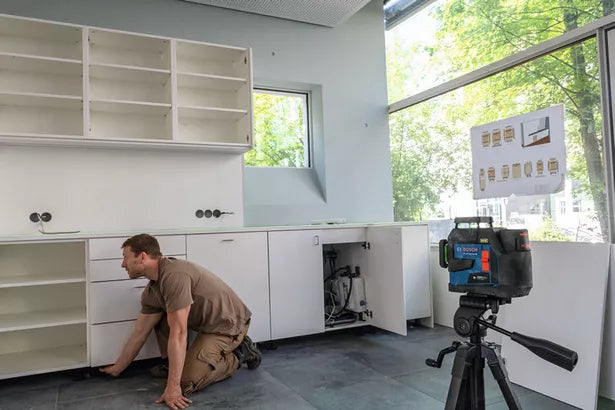 GLL 12V-100-33 CG Professional Linienlaser mit 4 x Batterie (AA), Universalhalterung LB 10 - MELTEC GmbH