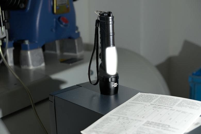 LuxPremium LED-Taschenlampe THL 300 - MELTEC GmbH