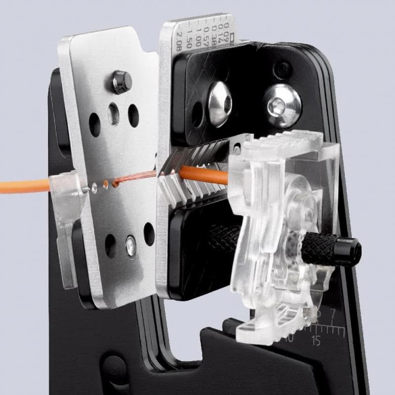 Prä­zi­si­ons-Ab­iso­lier­zan­ge Mit Form­mes­sern 12 12 06 - MELTEC GmbH